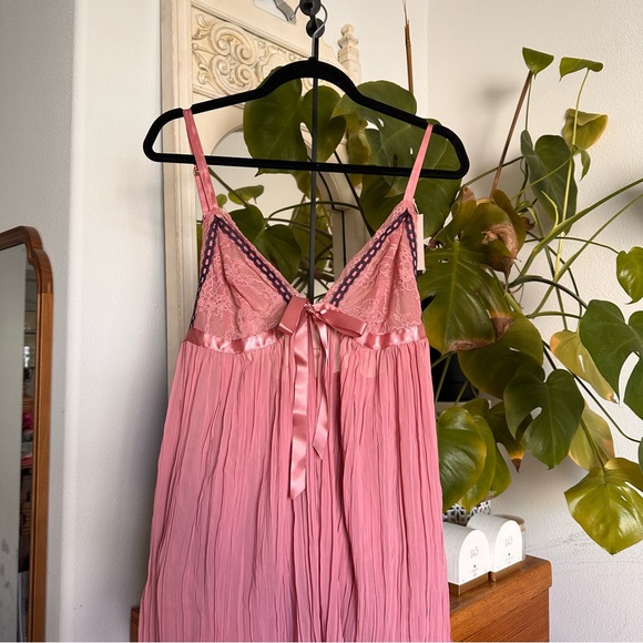 NWT Victoria's Secret Pink Lace Chemise - Picture 2 of 5